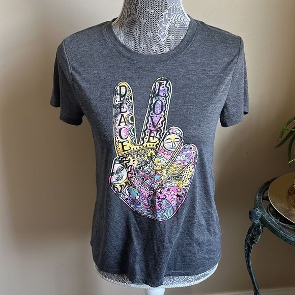 Modern Lux Peace & Love Graphic Tee Sz Small All graphic tees 5/$25 - Picture 2 of 6